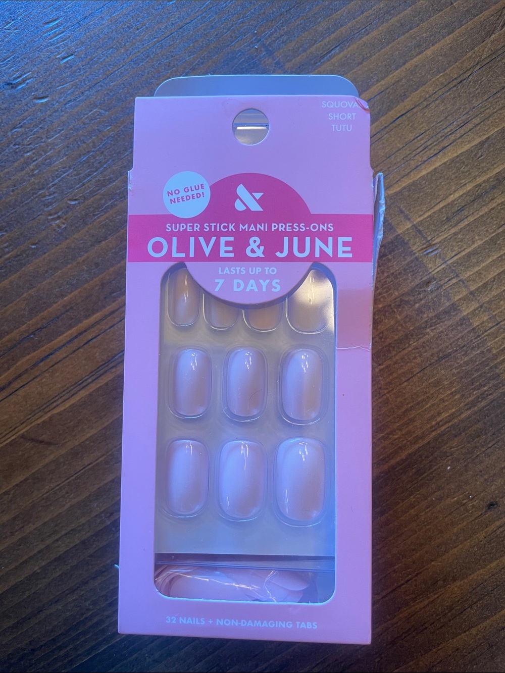 Super Stick Mani Press-Ons in Light Pink